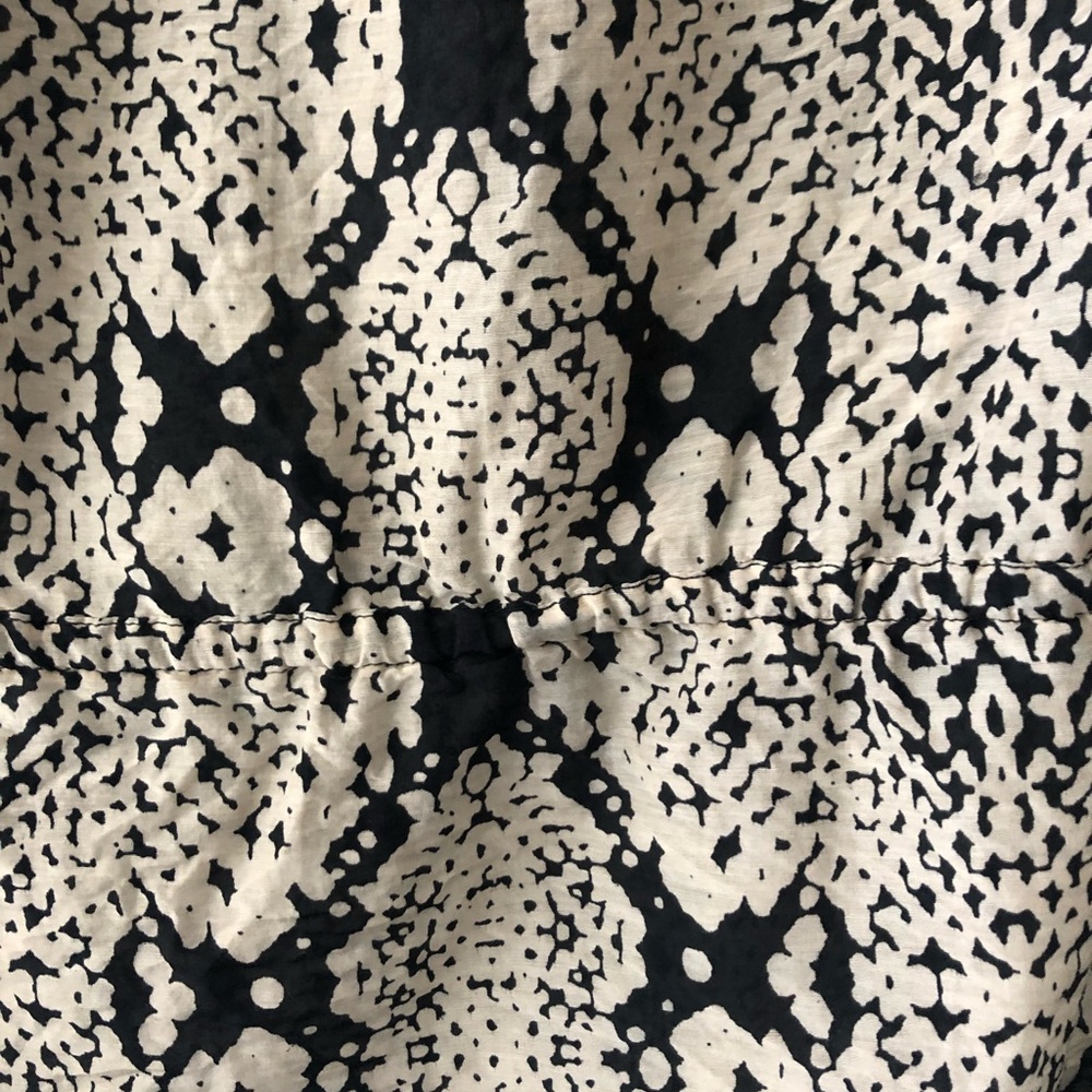 Ann Taylor loft size large top. Multi colored. Can be dressed up or down